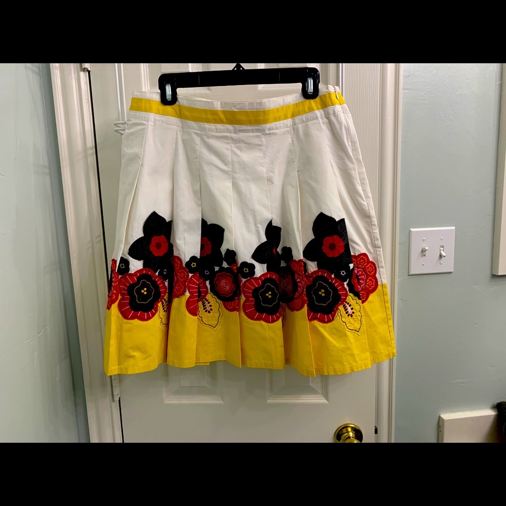 Embroidery skirt
